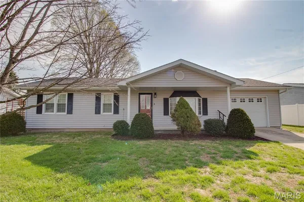 $137,000 | 203 Avalon Street, Brighton, IL 62012