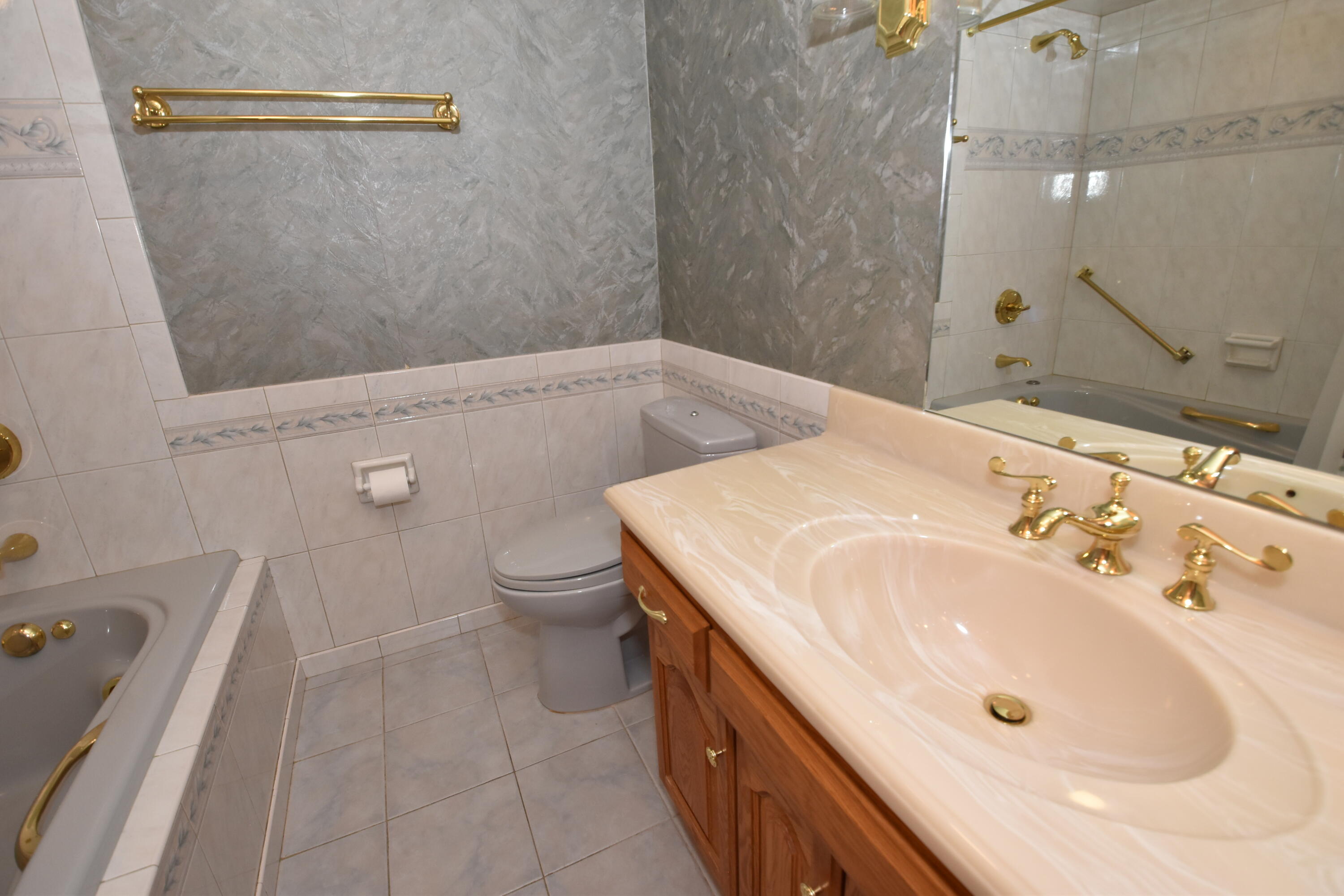 2205 Dwight Street Racine, WI 53403 - Photo 25 of 46 Full Bath