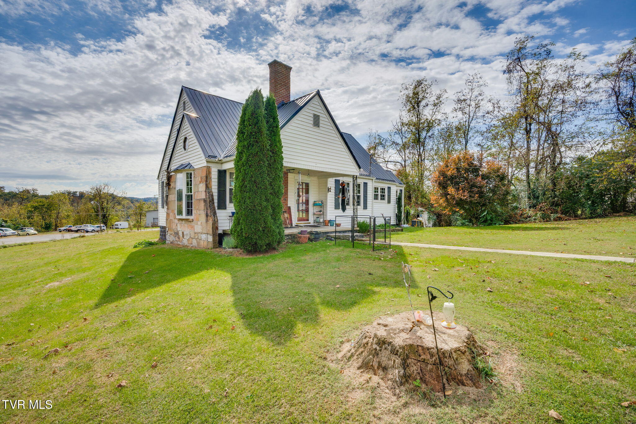 111 Old Stage Road Surgoinsville, TN 37873 - Photo 2 of 25 002