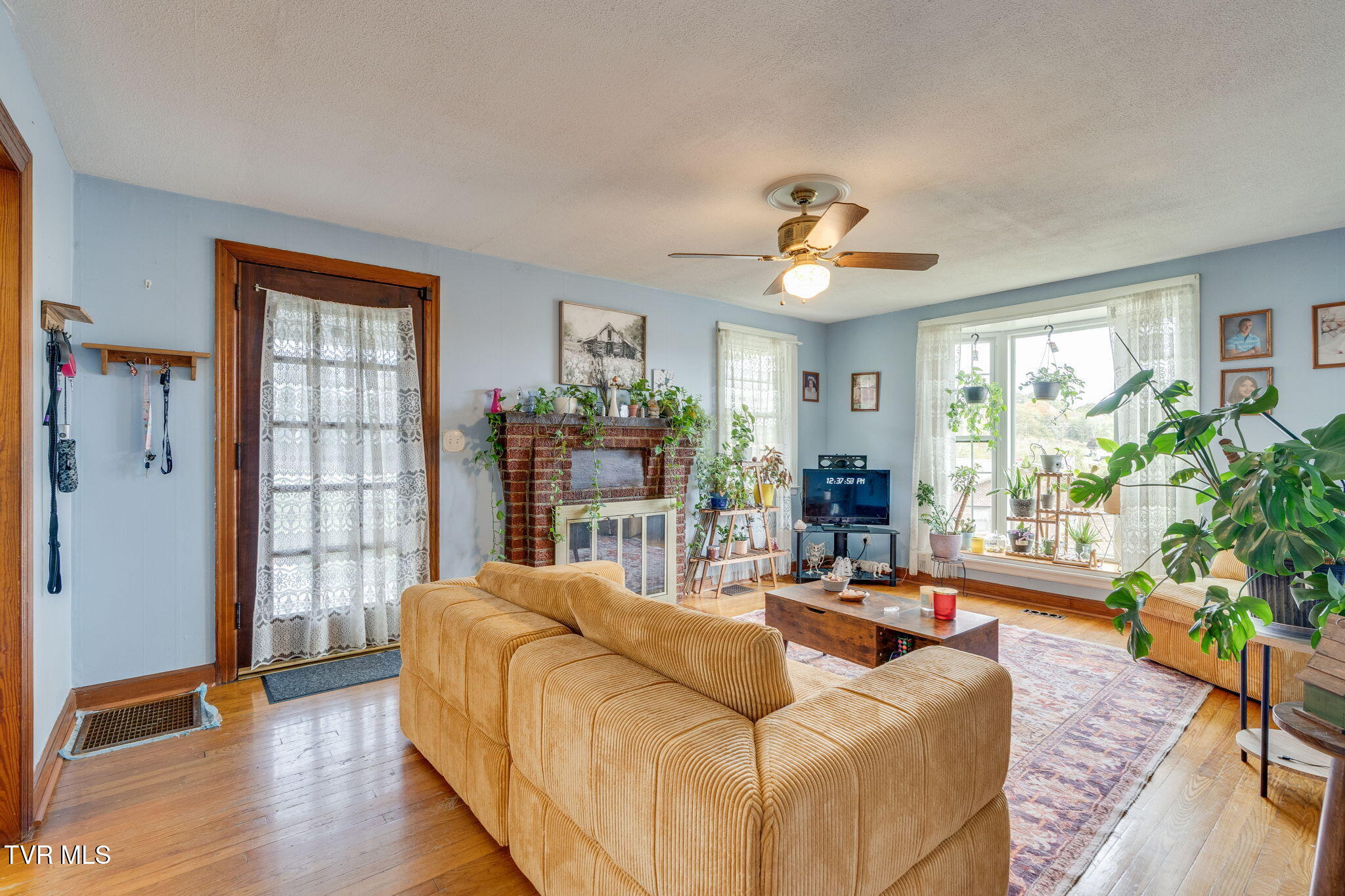 111 Old Stage Road Surgoinsville, TN 37873 - Photo 4 of 25 004