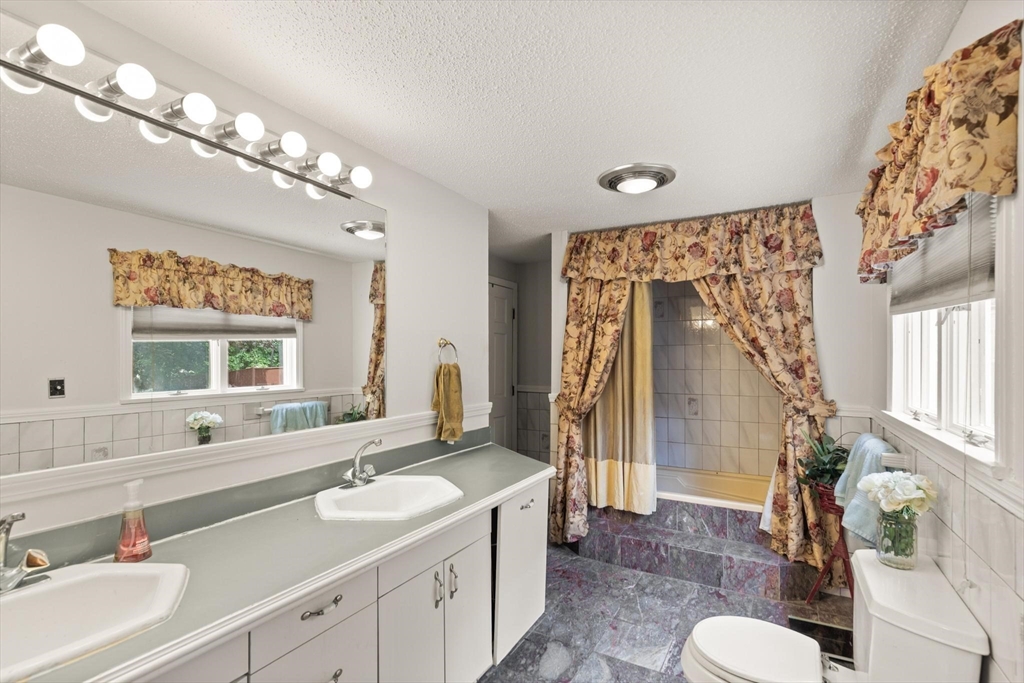 75 Andrews Street Medford, MA 02155 - Photo 17 of 40