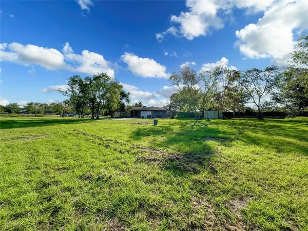 $537,000 | 10922 Farm To Market Road 1764, Santa Fe, TX 77510