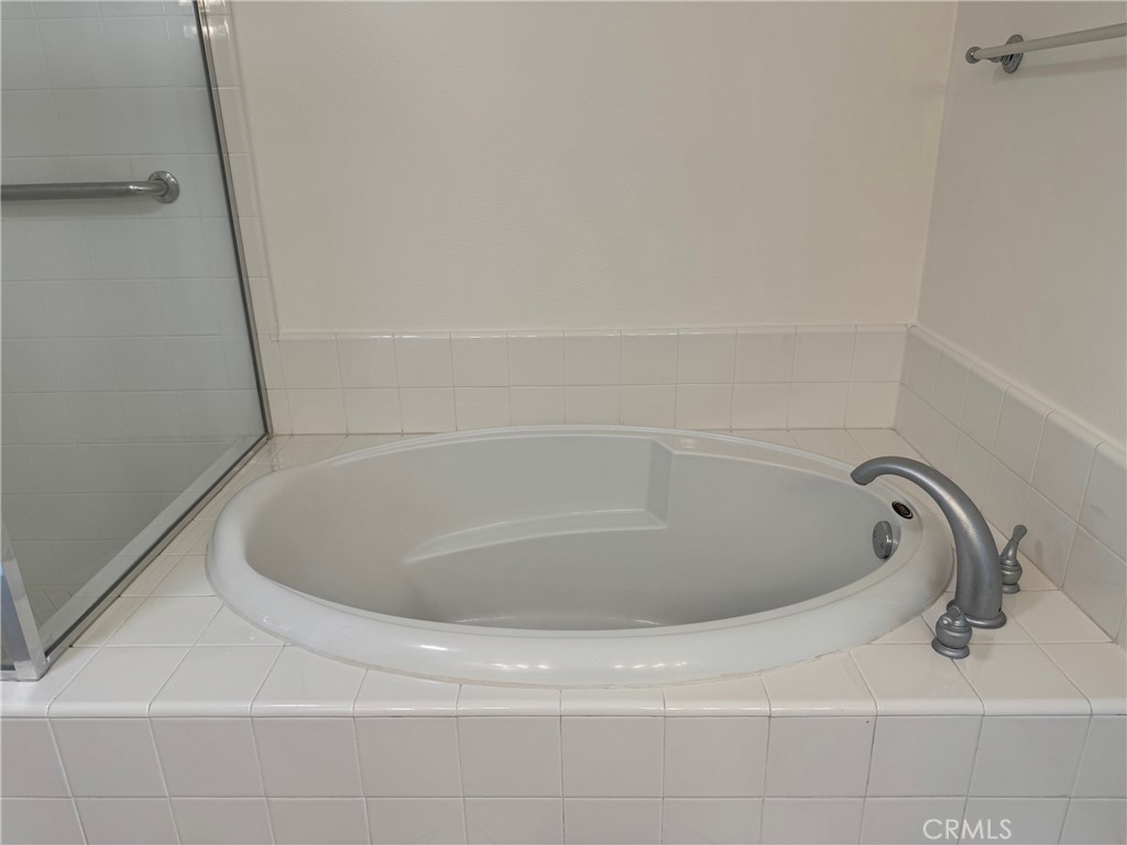 1400 East Ocean Boulevard, Unit 1203 Long Beach, CA 90802 - Photo 15 of 34 a close up of a bathtub