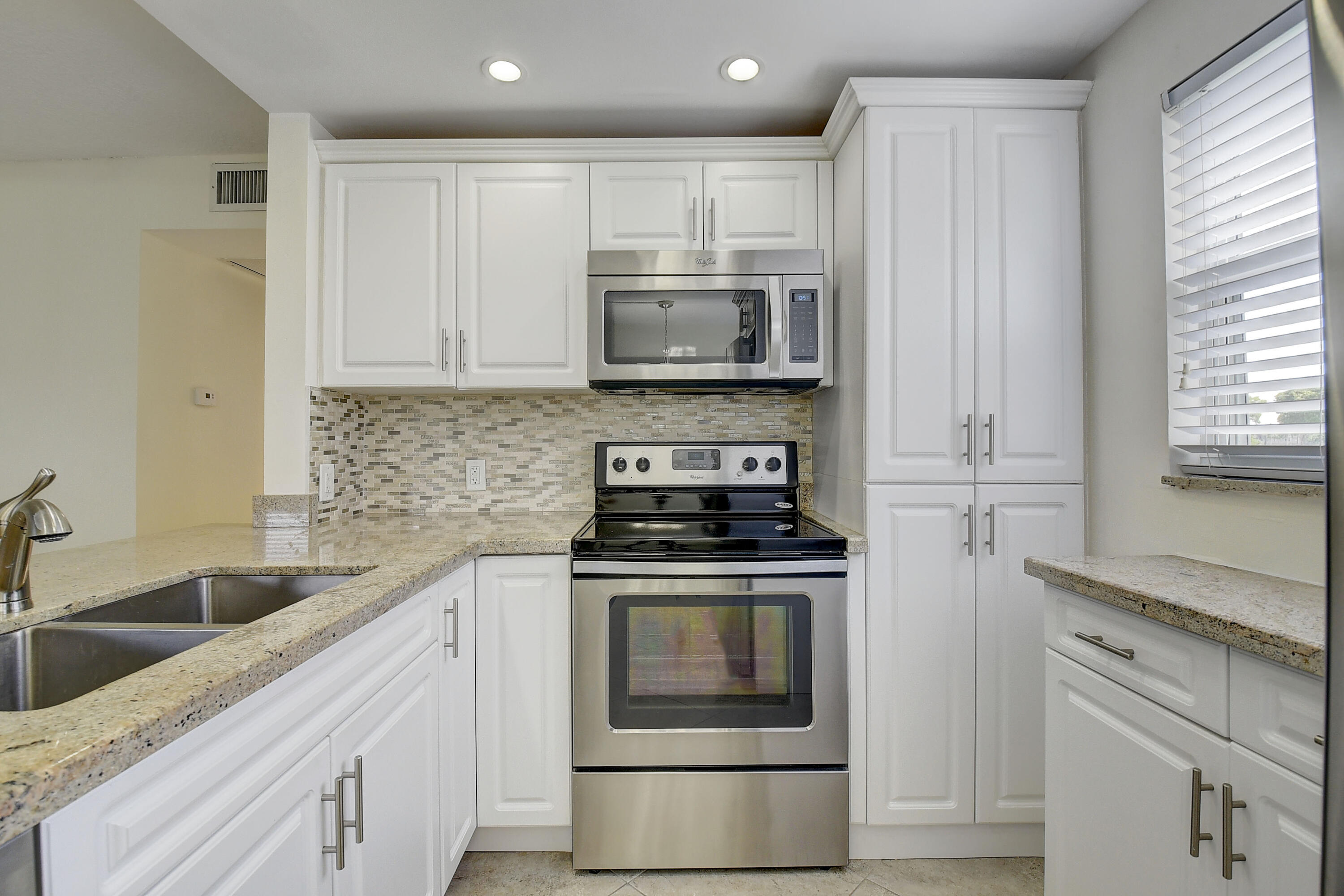 257 Dorset G Boca Raton, FL 33434 - Photo 15 of 59 15_dsc_8589_90_91_92_93