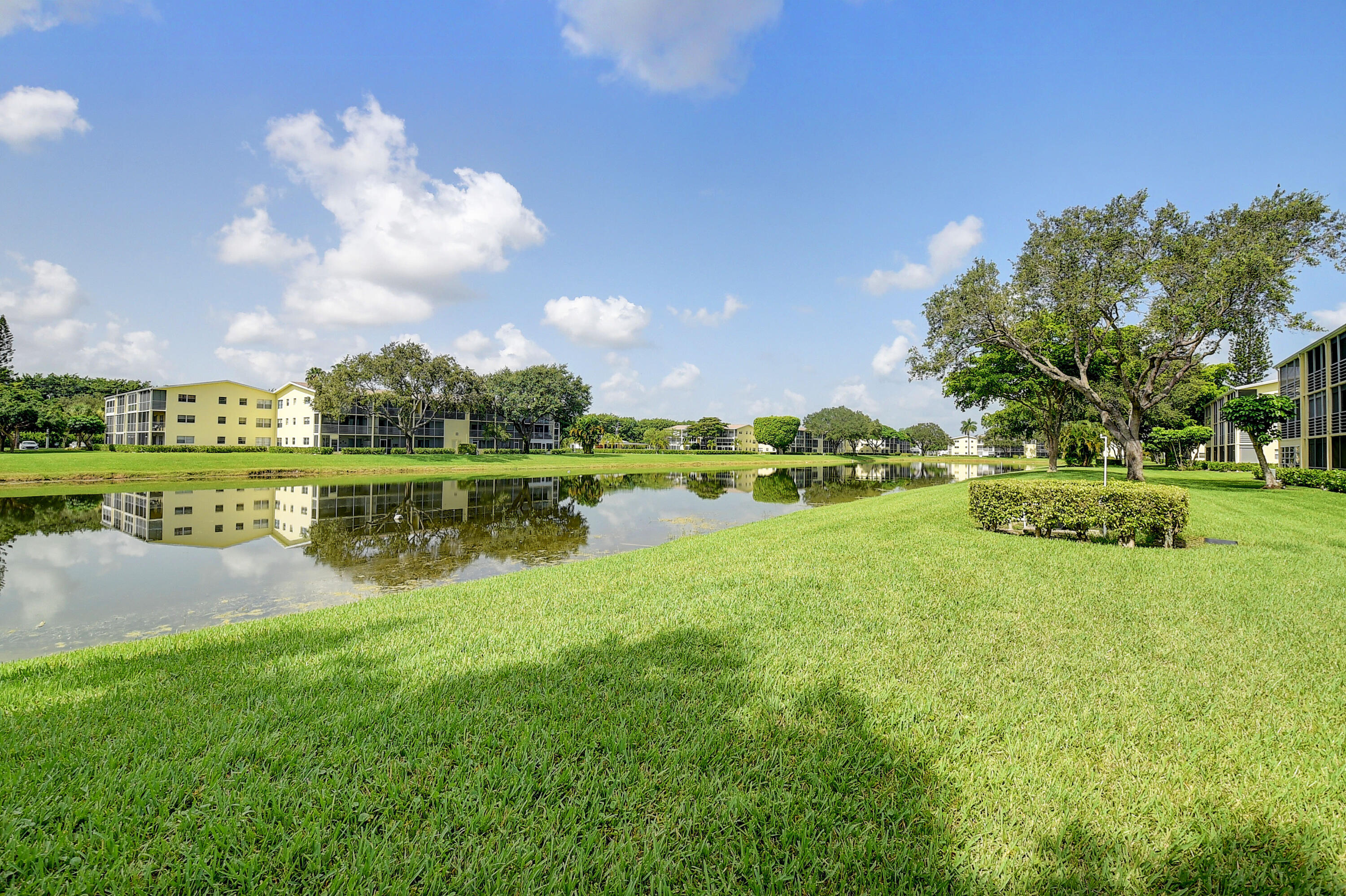 257 Dorset G Boca Raton, FL 33434 - Photo 4 of 59 03_dsc_8529_30_31_32_33