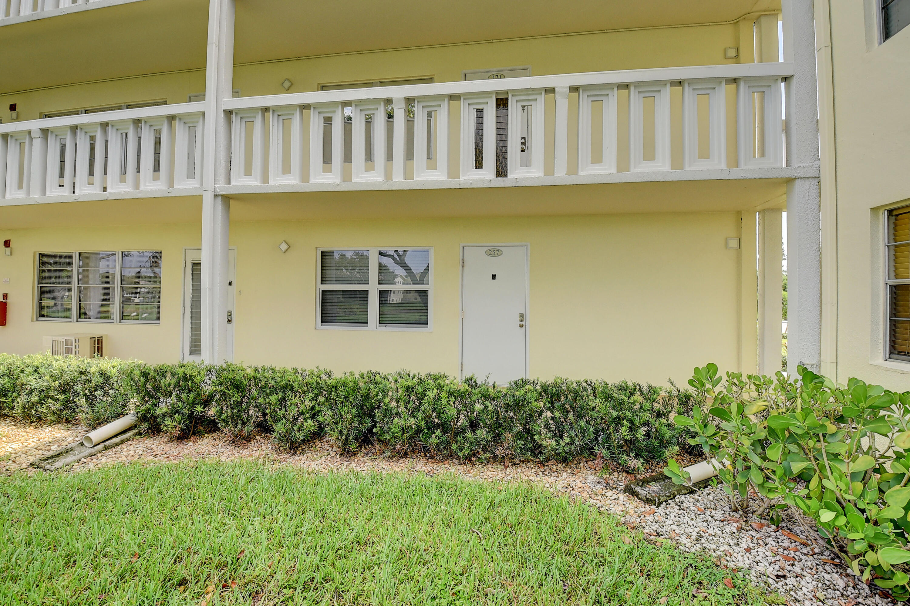 257 Dorset G Boca Raton, FL 33434 - Photo 5 of 59 04_dsc_8534_5_6_7_8