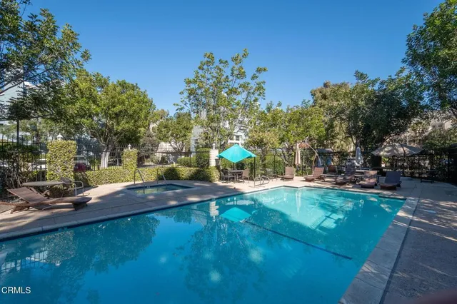 $649,900 | 909 Gilbert Lane, Ventura, CA 93003