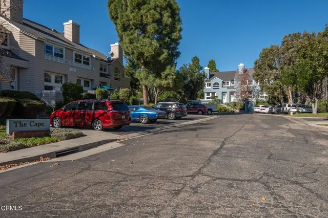 $649,900 | 909 Gilbert Lane, Ventura, CA 93003