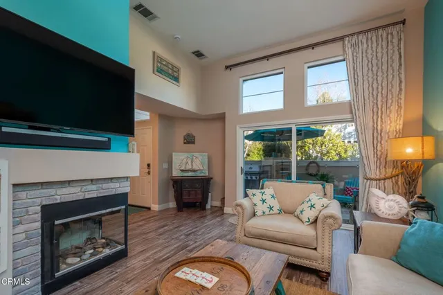$649,900 | 909 Gilbert Lane, Ventura, CA 93003