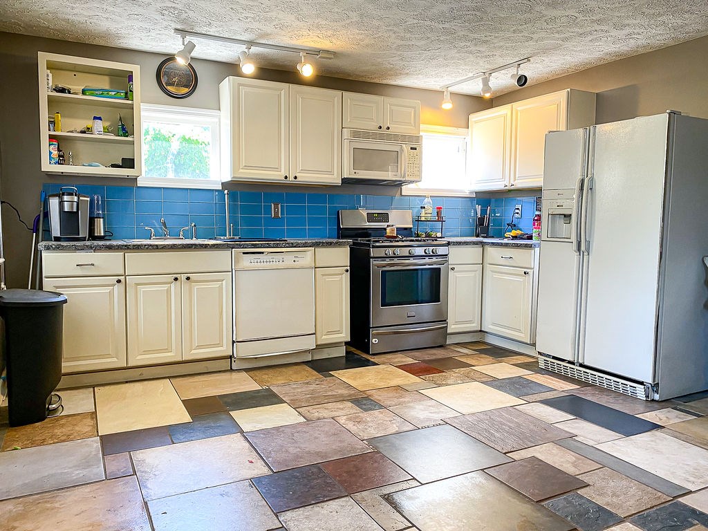 53 Pearl Street Rochester, NY 14607 - Photo 14 of 33