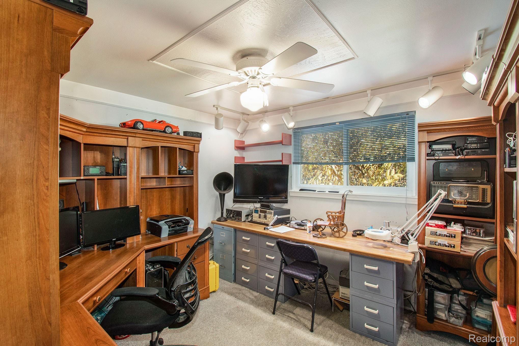 29375 Merrick Warren, MI 48092 - Photo 20 of 29 20.jpg