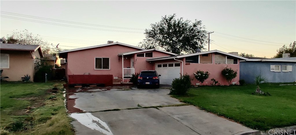 44015 Heaton Avenue Lancaster, CA 93534 - Photo 2 of 17