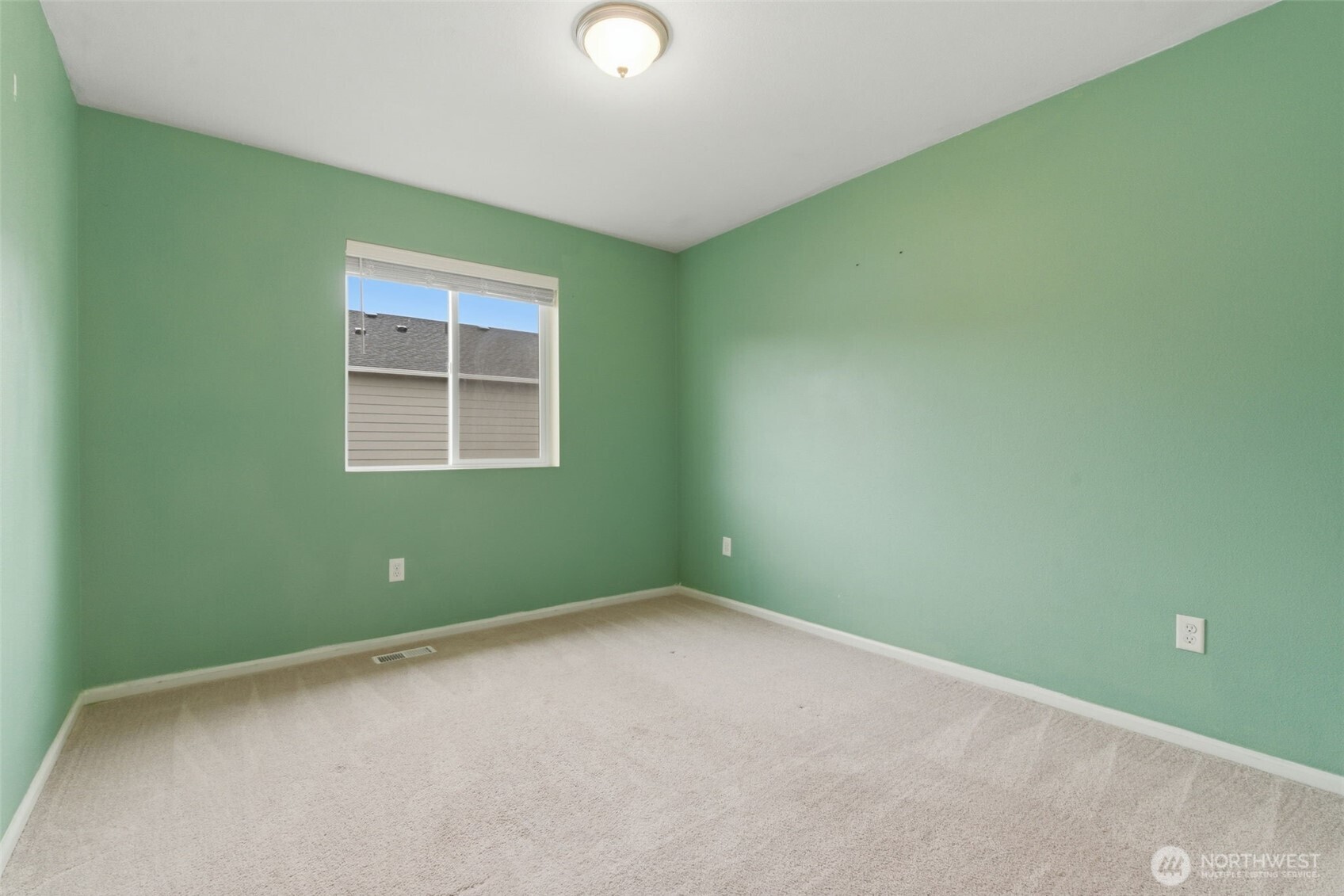 430 Northeast Ridge Point Boulevard Belfair, WA 98528 - Photo 28 of 39 an empty room with a window