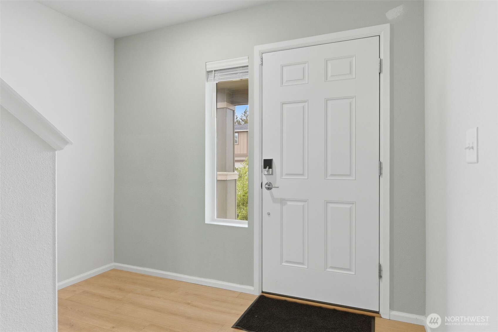 430 Northeast Ridge Point Boulevard Belfair, WA 98528 - Photo 4 of 39 an empty room with windows and closet