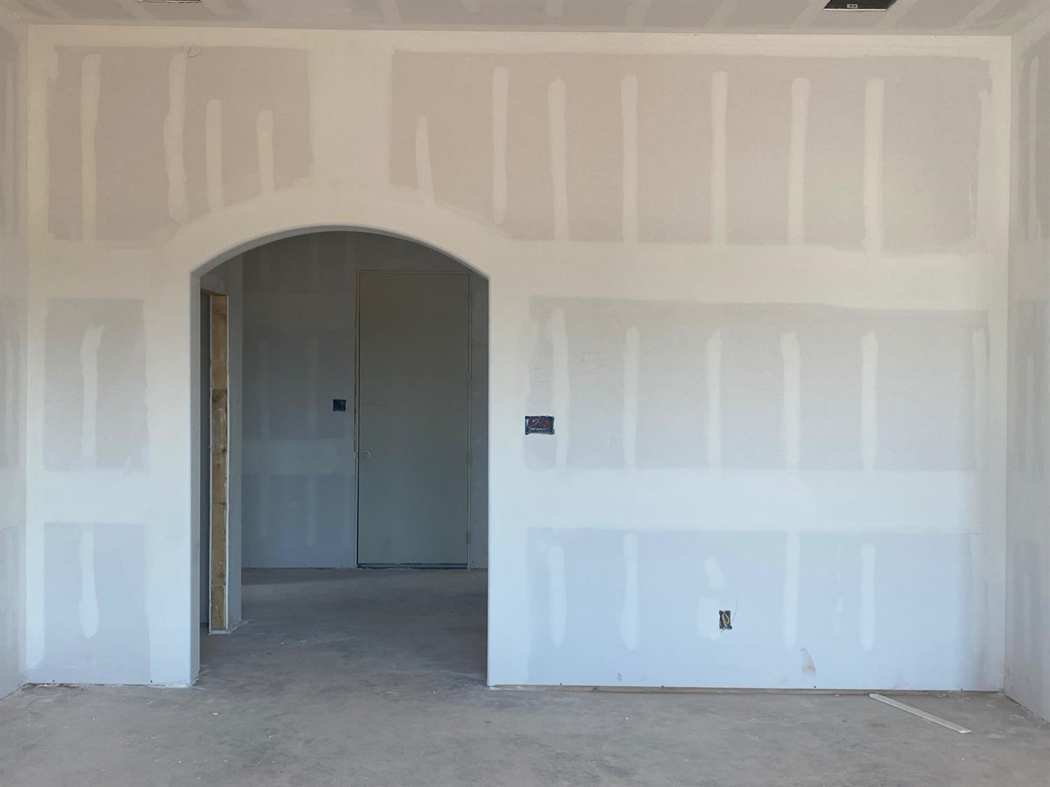 2709 138th Street Lubbock, TX 79423 - Photo 7 of 10 a close view of an empty room