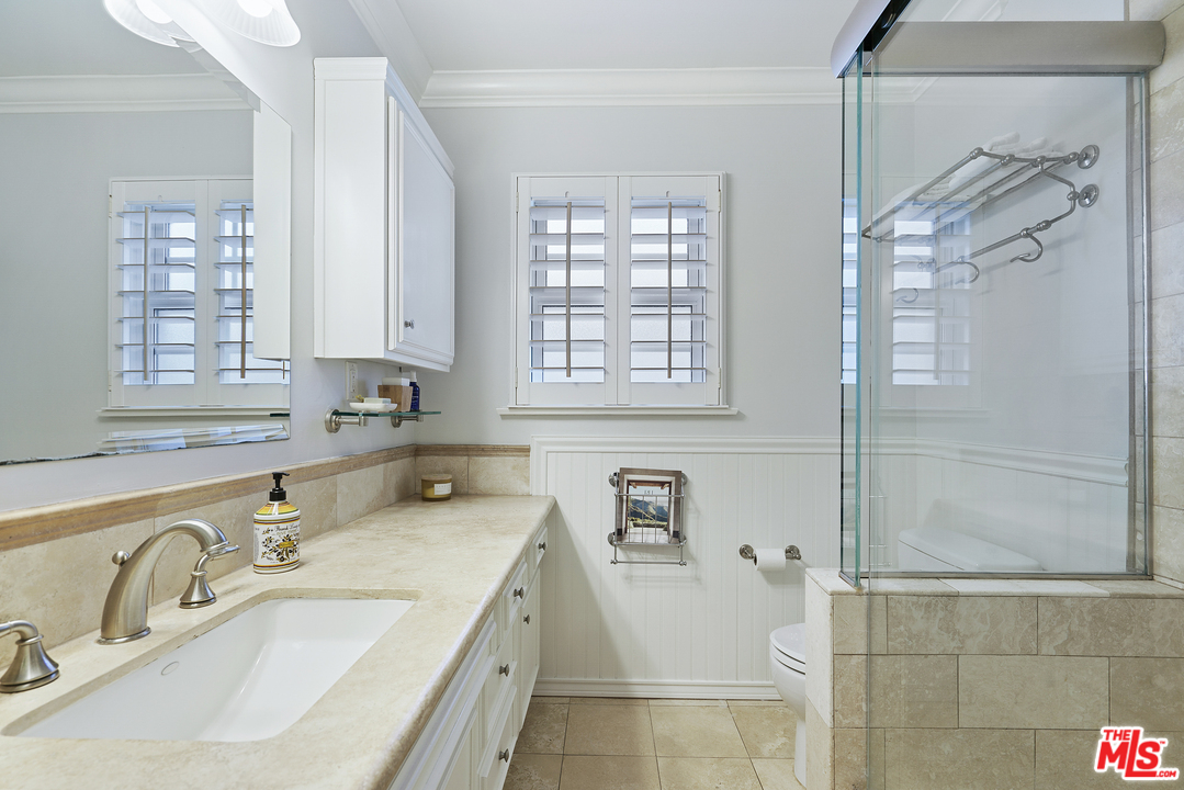 8006 Altavan Avenue Los Angeles, CA 90045 - Photo 20 of 40