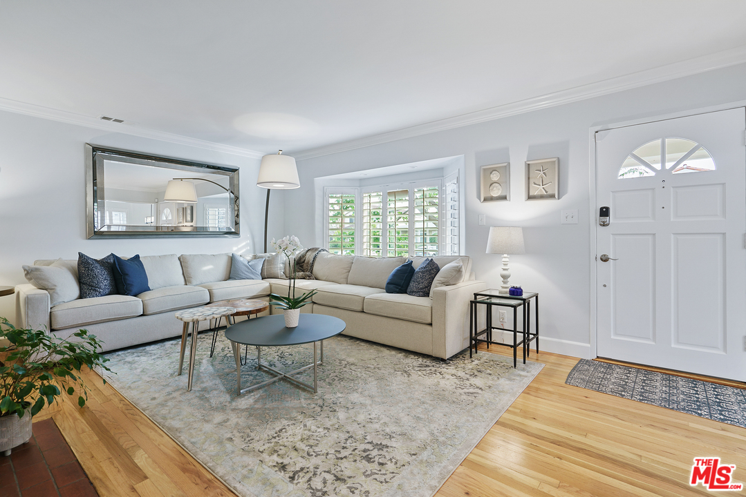 8006 Altavan Avenue Los Angeles, CA 90045 - Photo 3 of 40