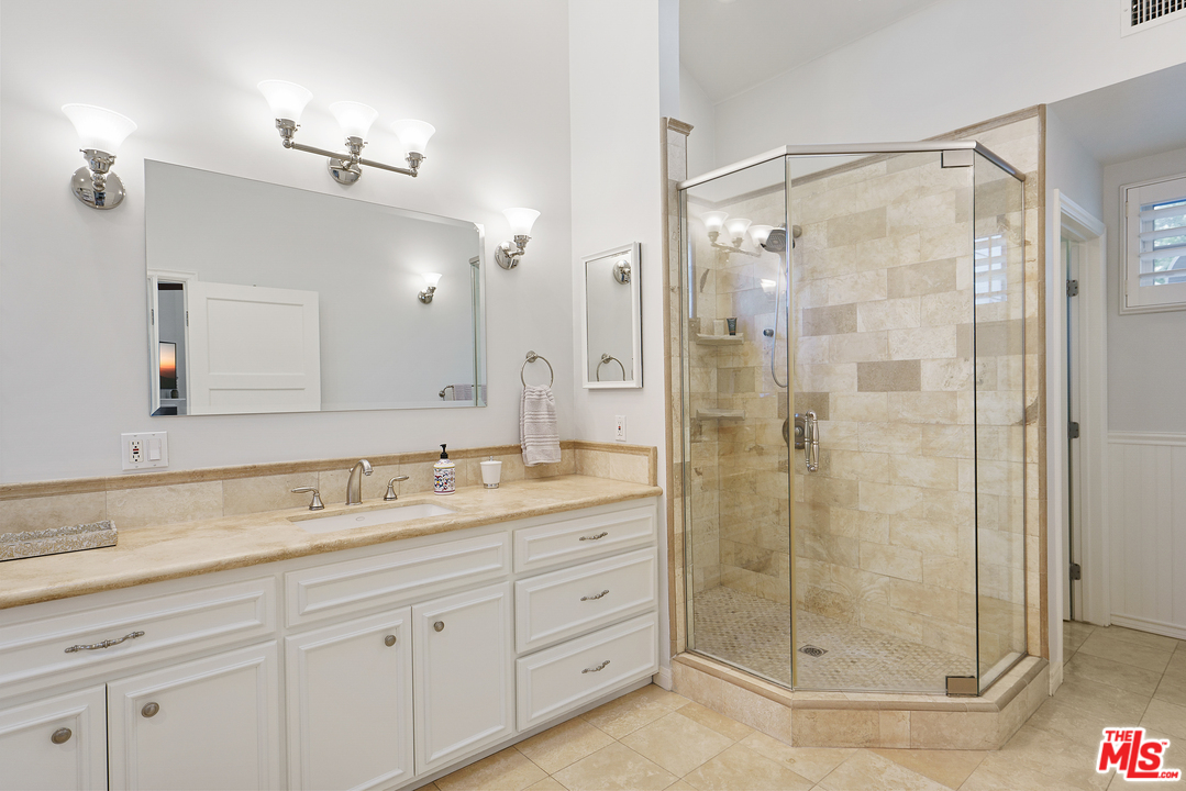 8006 Altavan Avenue Los Angeles, CA 90045 - Photo 29 of 40