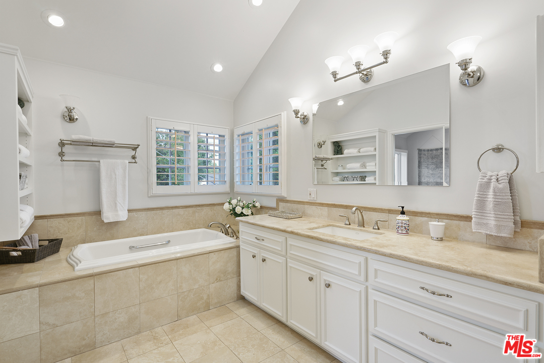 8006 Altavan Avenue Los Angeles, CA 90045 - Photo 30 of 40