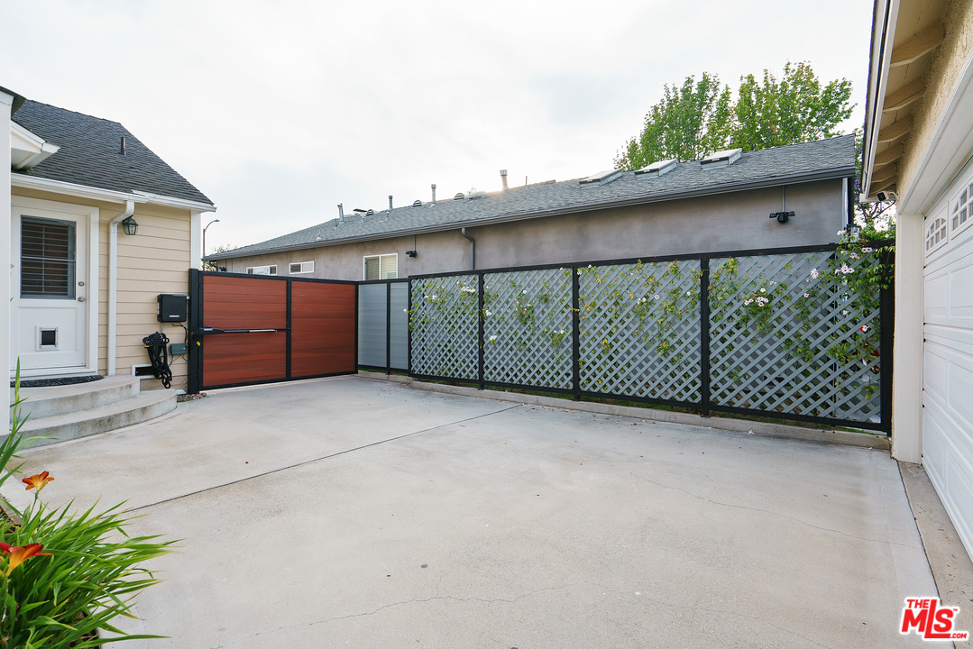 8006 Altavan Avenue Los Angeles, CA 90045 - Photo 38 of 40