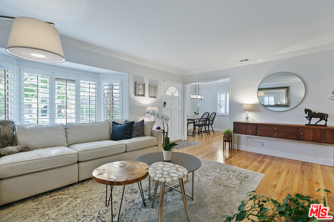 8006 Altavan Avenue Los Angeles, CA 90045 - Photo 5 of 40