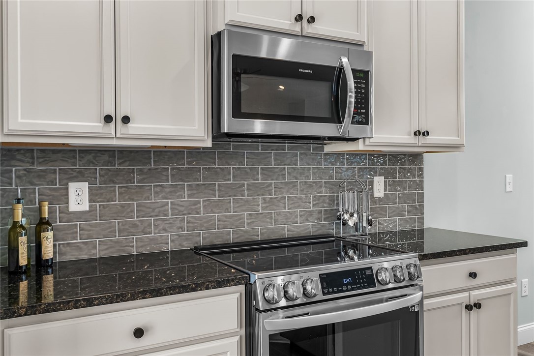 124 Inlet Pointe Drive Anderson, SC 29625 - Photo 18 of 50 Beautiful backsplash