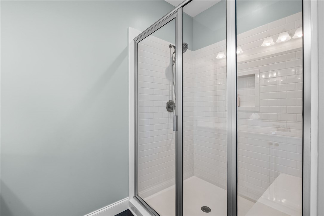 124 Inlet Pointe Drive Anderson, SC 29625 - Photo 26 of 50 Primary shower