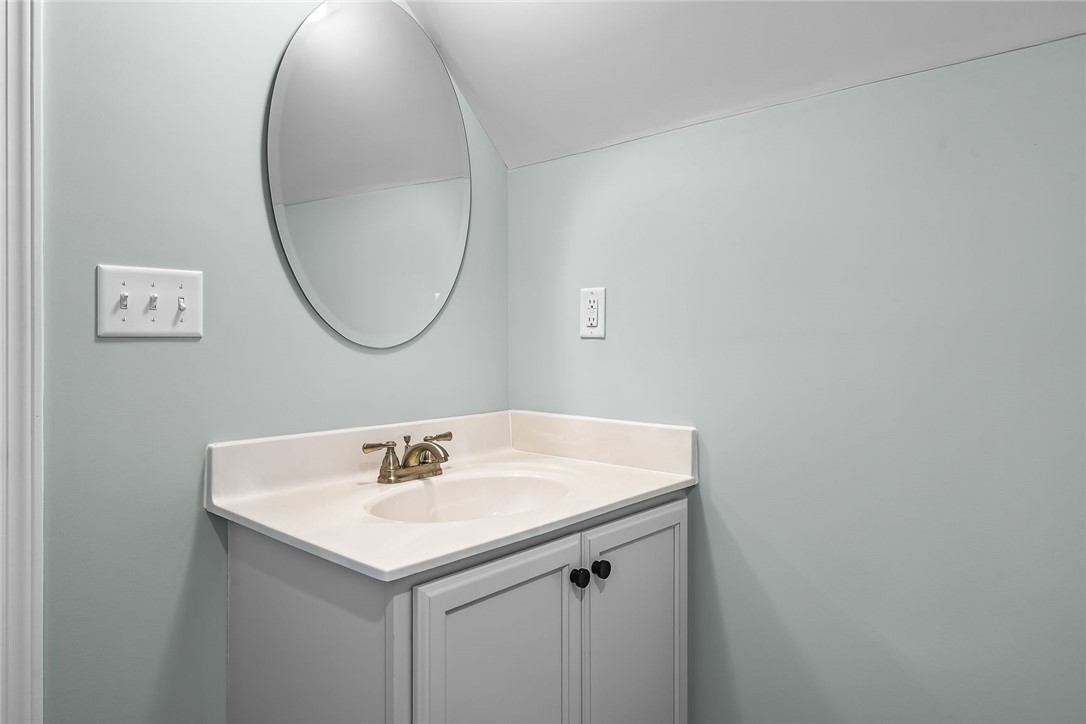 124 Inlet Pointe Drive Anderson, SC 29625 - Photo 36 of 50 Bonus room bath