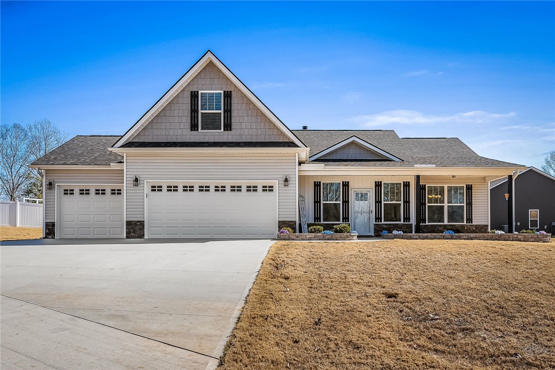 124 Inlet Pointe Drive Anderson, SC 29625 - Photo 5 of 50 Beautiful maintenance free exterior
