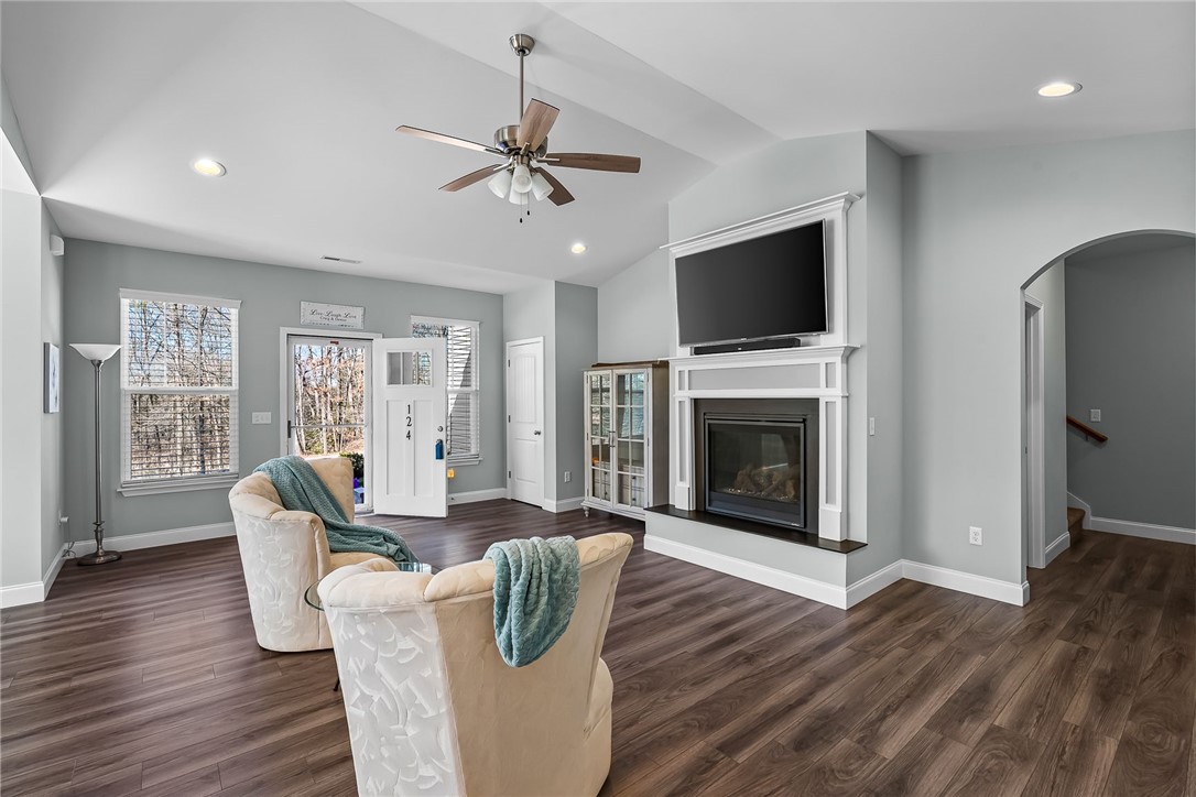 124 Inlet Pointe Drive Anderson, SC 29625 - Photo 9 of 50 Living area