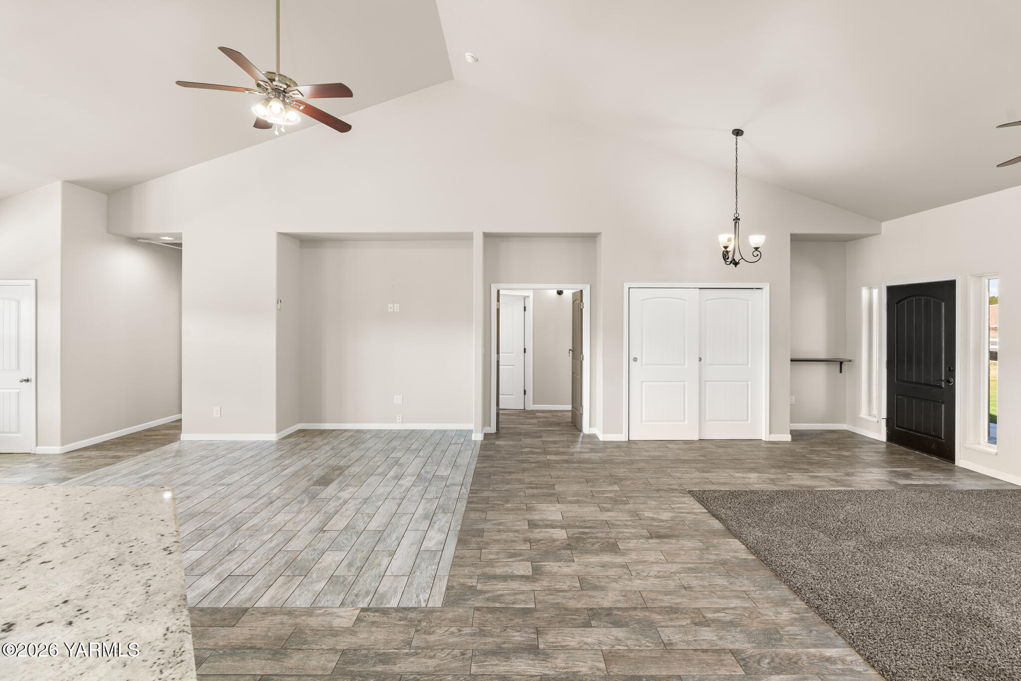 11625 Missimer Road Prosser, WA 99350 - Photo 12 of 40 a view of empty room with a ceiling fan