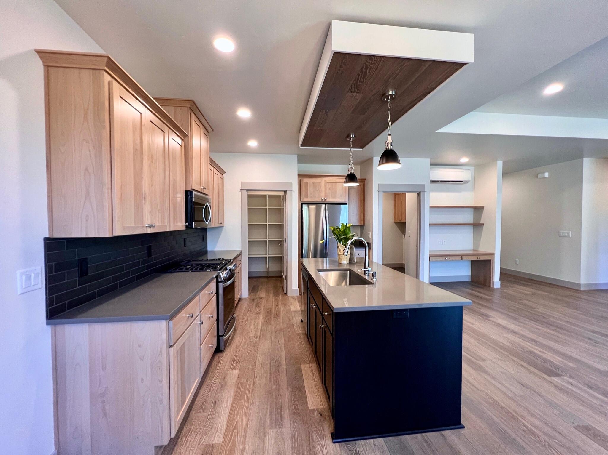 355 Randy Street Ashland, OR 97520 - Photo 10 of 35 Kitchen