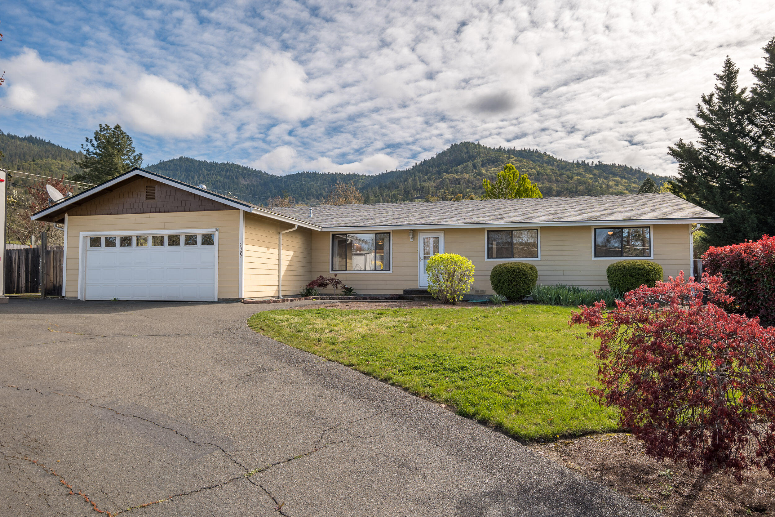 2399 Scoville Road Grants Pass, OR 97526 - Photo 3 of 34 2399NWScovilleRd-003 - Copy