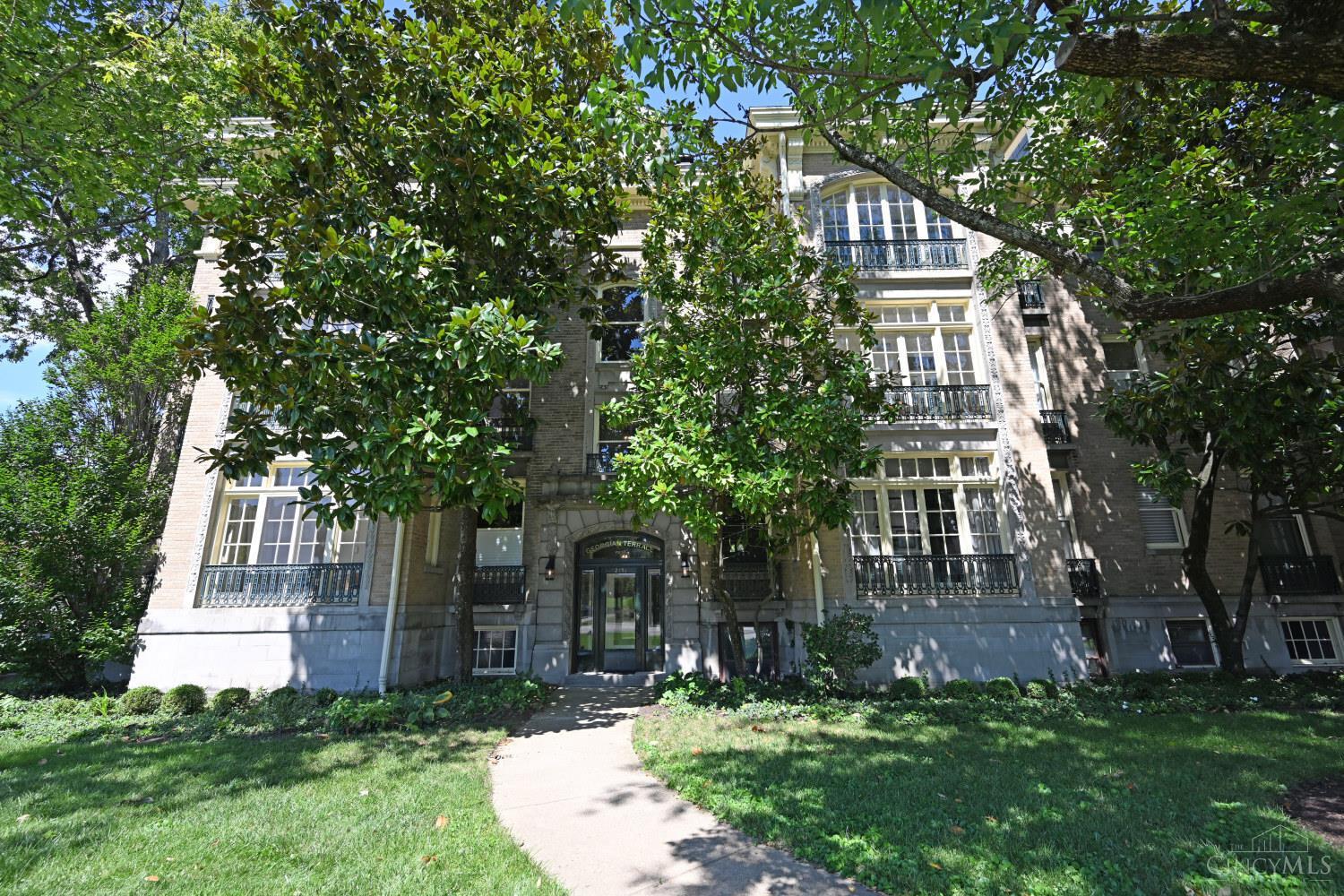 2136 Madison Road, Unit B Cincinnati, OH 45208 - Photo 2 of 41