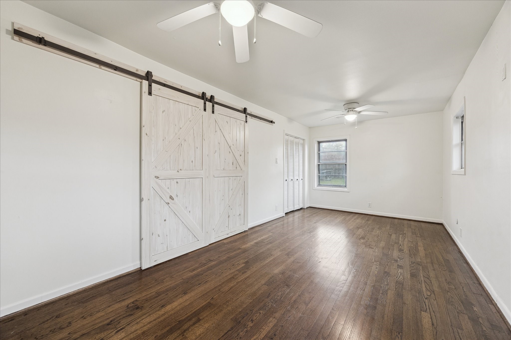 7262 Roos Road Houston, TX 77074 - Photo 19 of 25 a view of an empty room with wooden floor