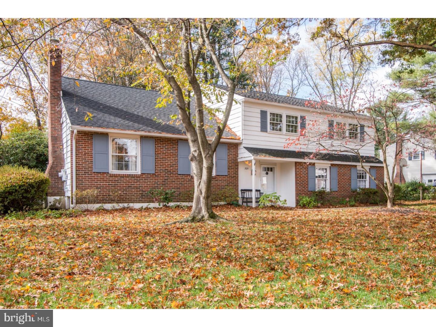 205 Glendale Road Wallingford, PA 19086 - Photo 2 of 25 Front Yard