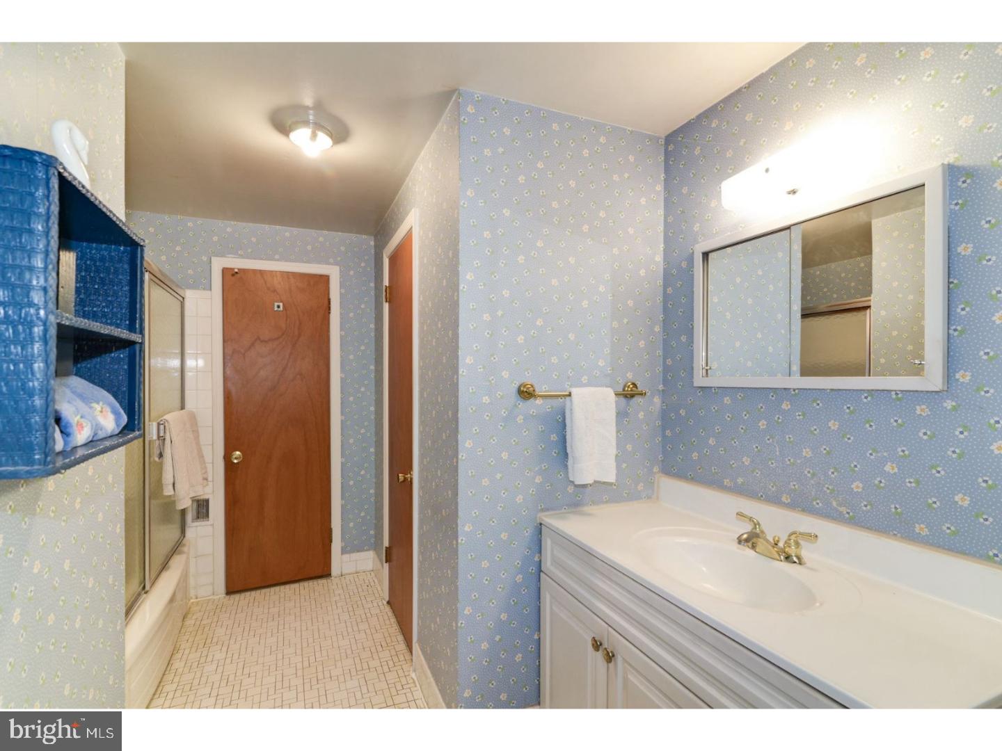 205 Glendale Road Wallingford, PA 19086 - Photo 18 of 25 Master Bathroom
