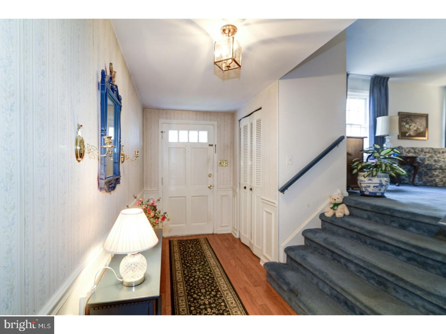 205 Glendale Road Wallingford, PA 19086 - Photo 6 of 25 Foyer