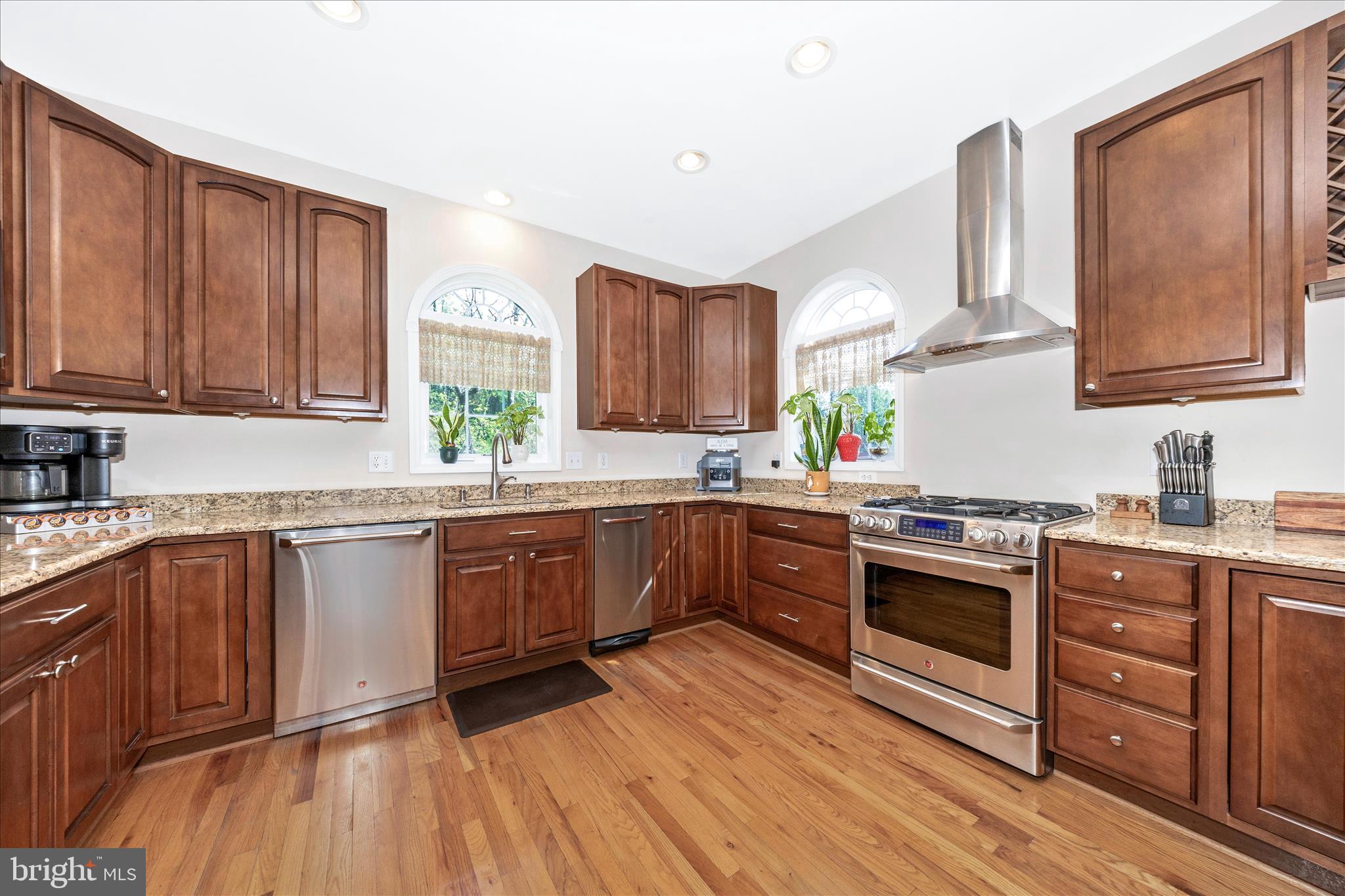 4750 Mt Zion Road Frederick, MD 21703 - Photo 11 of 54 Kitchen w/granite countertops