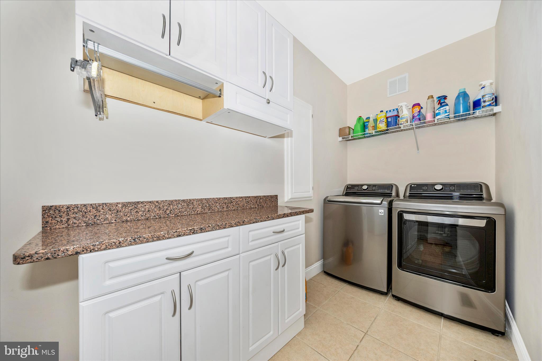 4750 Mt Zion Road Frederick, MD 21703 - Photo 25 of 54 Laundry Room with! Built in cabinets