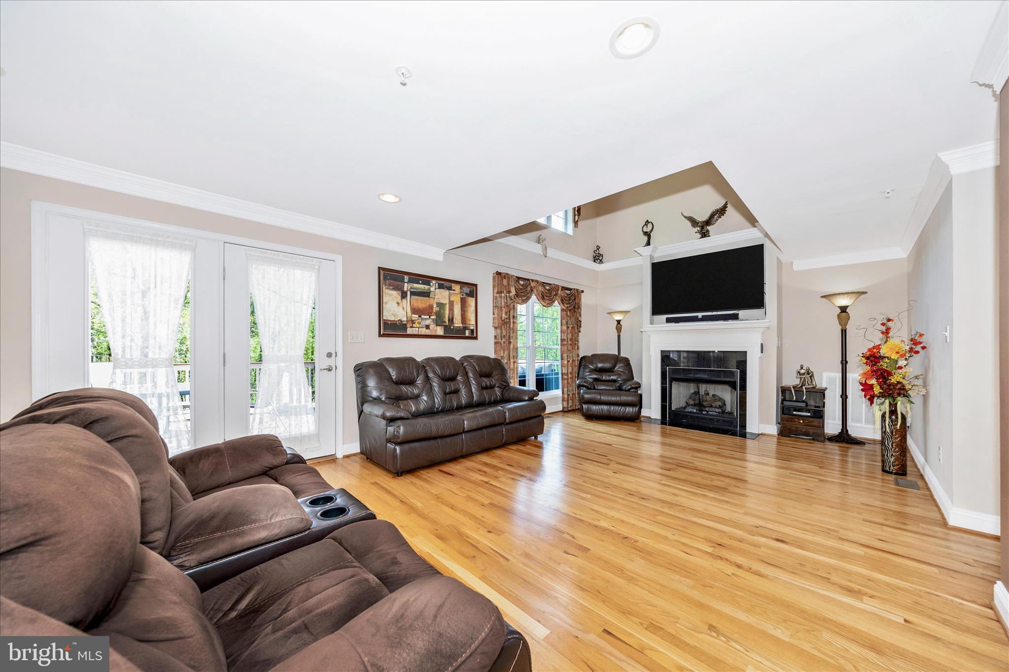 4750 Mt Zion Road Frederick, MD 21703 - Photo 6 of 54 Living Room gas fireplace