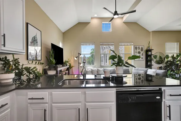 $2,750 | 837 West 25th Street, Unit A, Houston, TX 77008