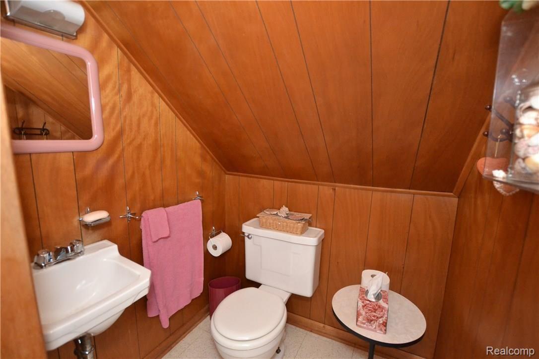 2507 Windemere Road Birmingham, MI 48009 - Photo 22 of 27 Bathroom In Upper Level