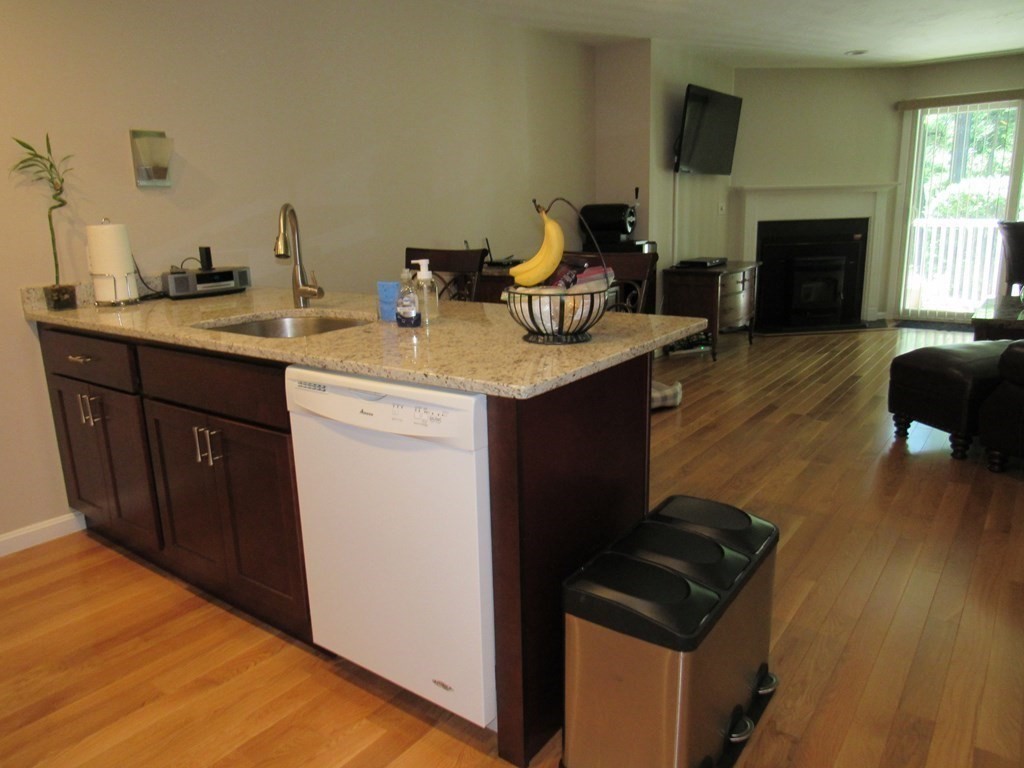 10 Pointe Rok Drive, Unit 10 Worcester, MA 01604 - Photo 9 of 30 Gallery Image 9