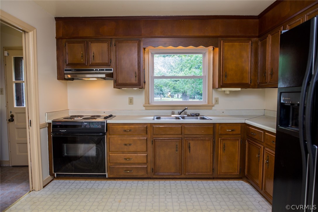 8590 Sutherland Road North Chesterfield, VA 23236 - Photo 3 of 23 Gallery Image 3