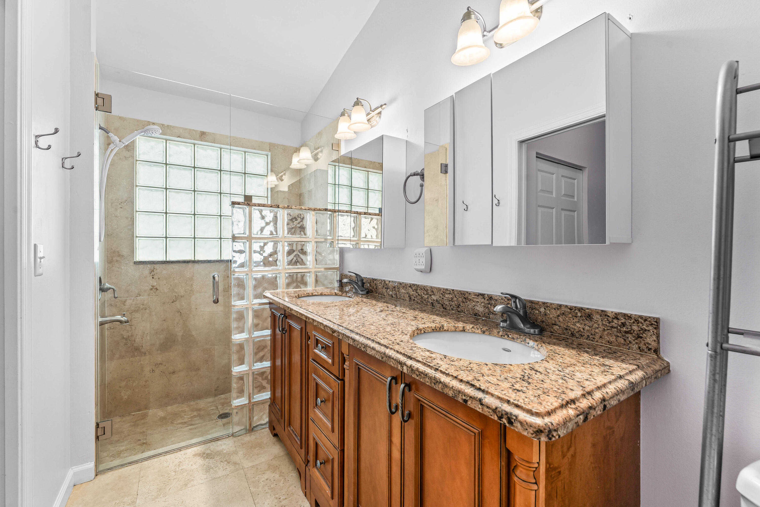 12119 Sunset Point Circle Wellington, FL 33414 - Photo 15 of 20 Primary Bathroom