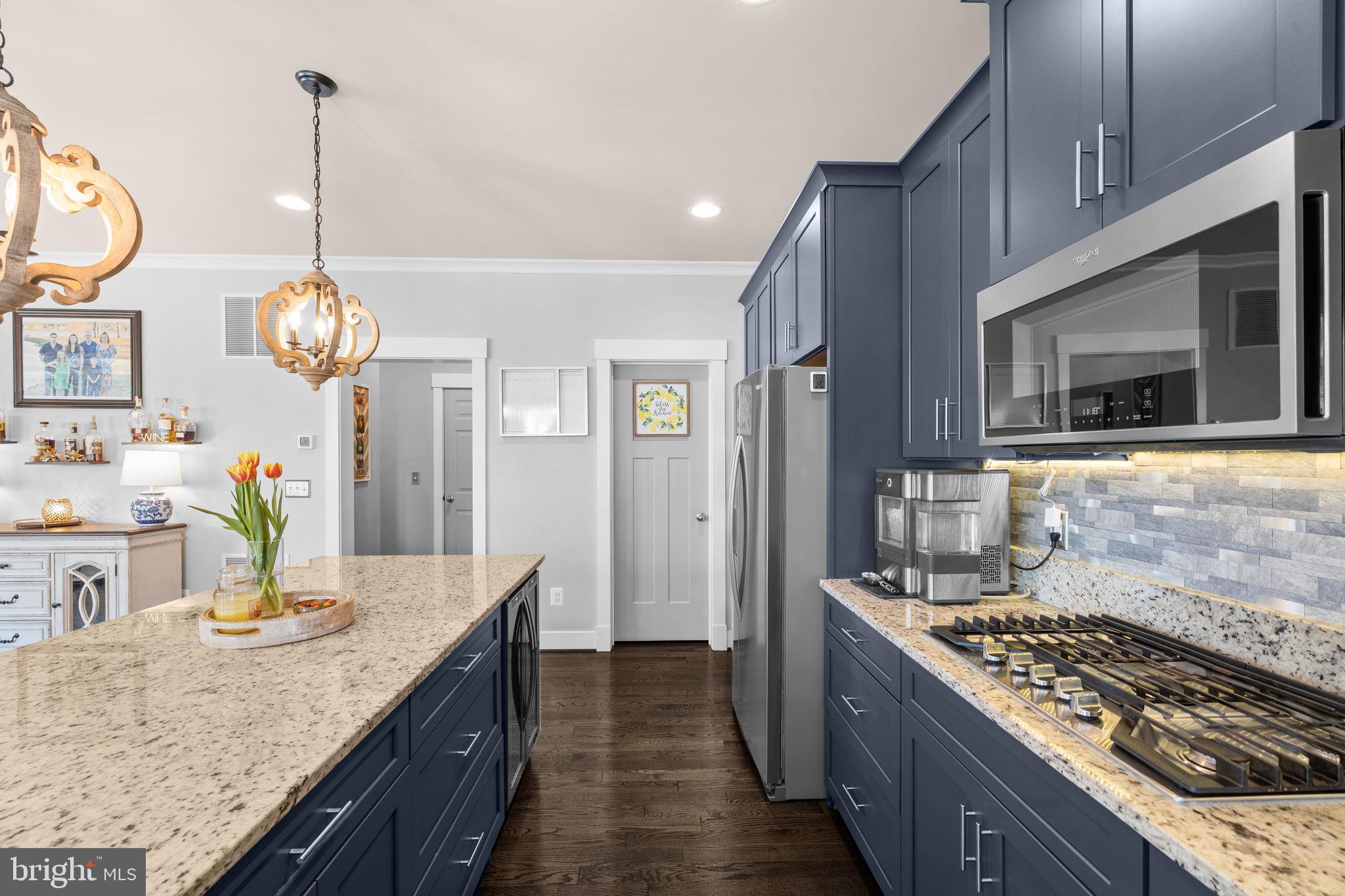 4844 Point Road Warrenton, VA 20187 - Photo 24 of 65 Behind the door-a MASSIVE pantry..no wire shelves!