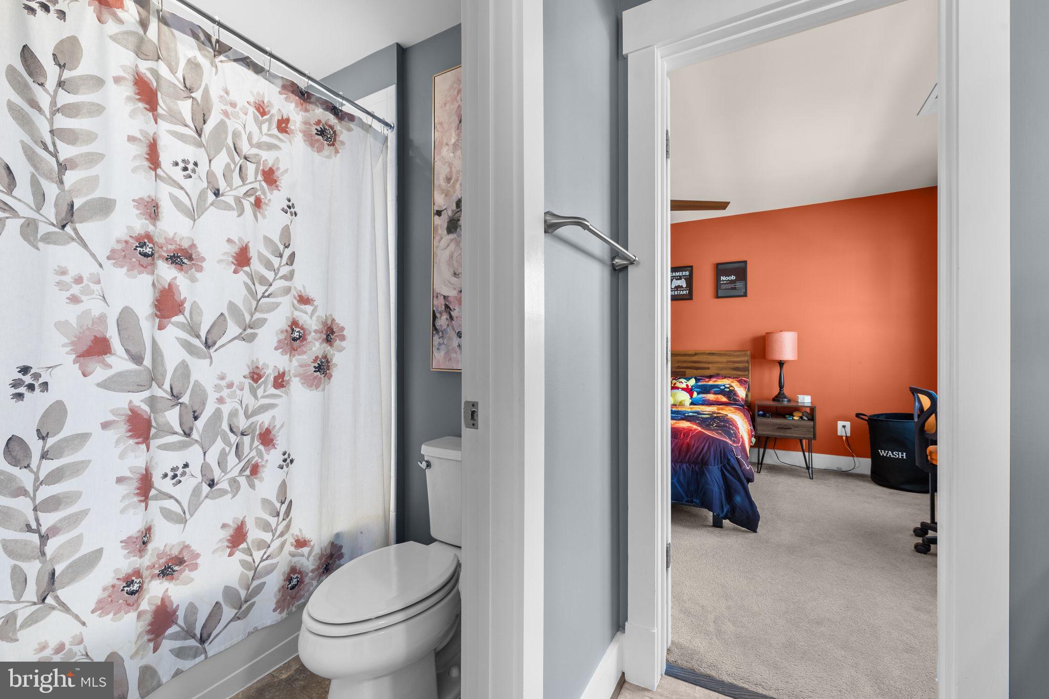 4844 Point Road Warrenton, VA 20187 - Photo 45 of 65 Large bathroom with separate shower/tub