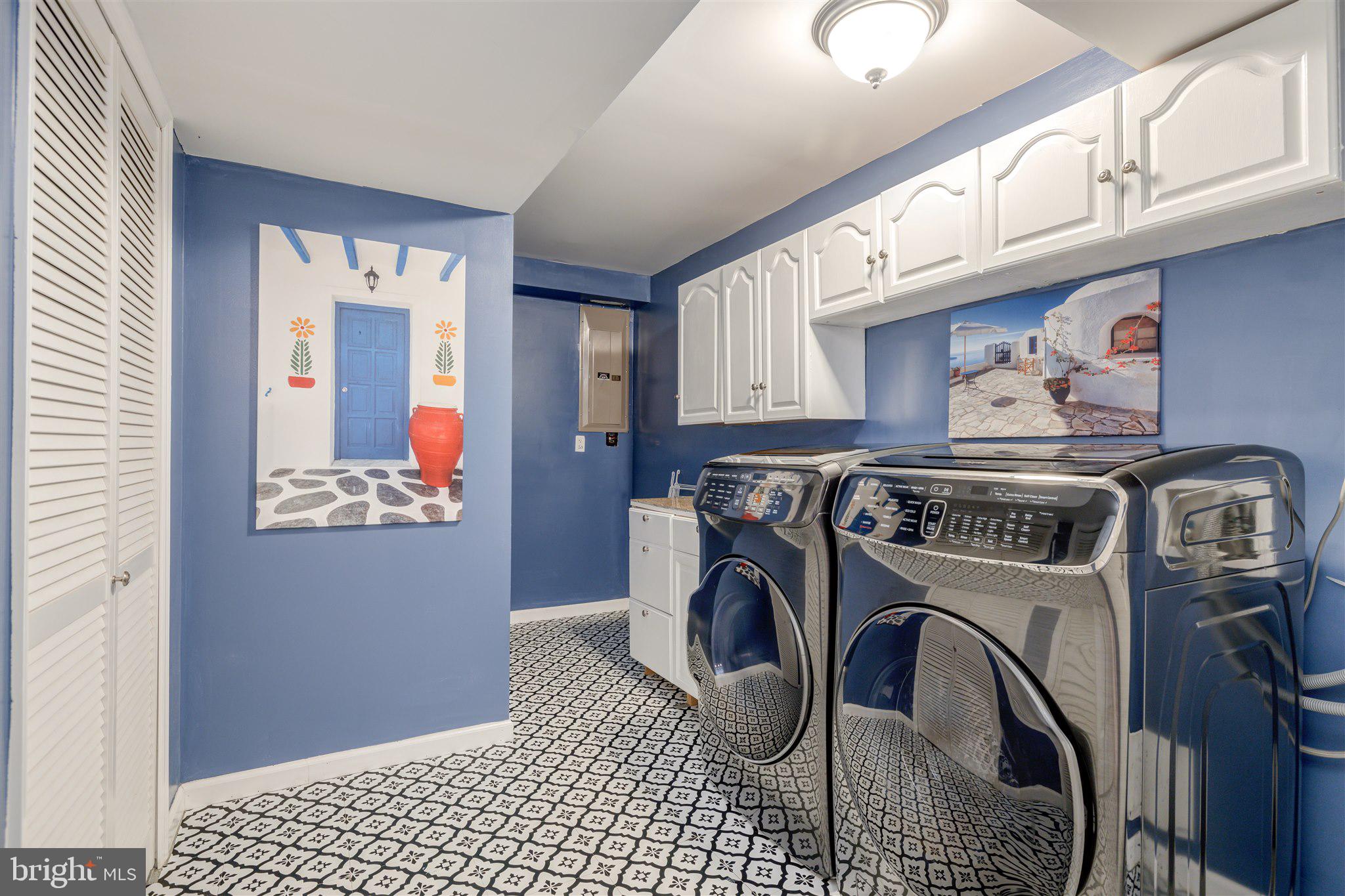 8345 Carrleigh Parkway Springfield, VA 22152 - Photo 19 of 29 Laundry room