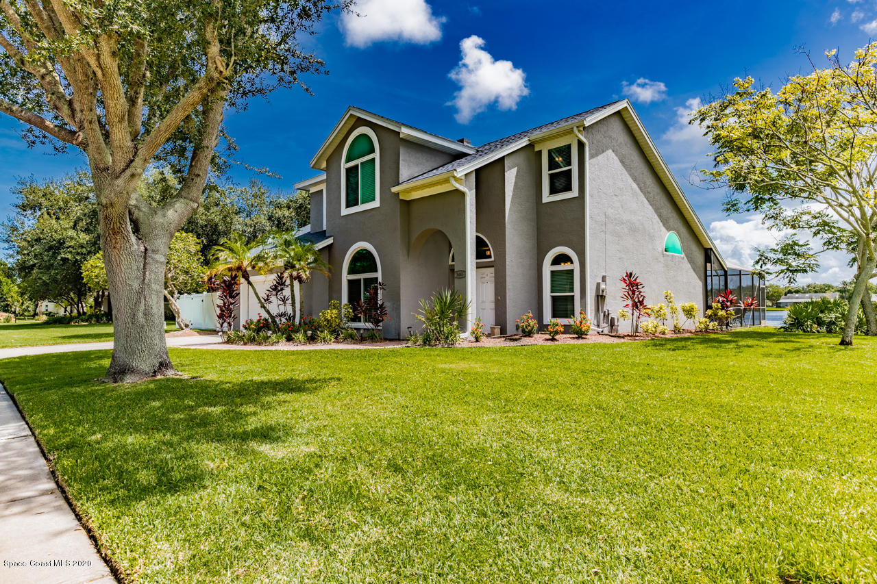 3485 Holly Springs Road Melbourne, FL 32934 - Photo 4 of 48 Large front yard